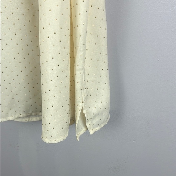 Lane Bryant Cream Sleeveless Blouse with Elegant Design Size 22 - Picture 7 of 12